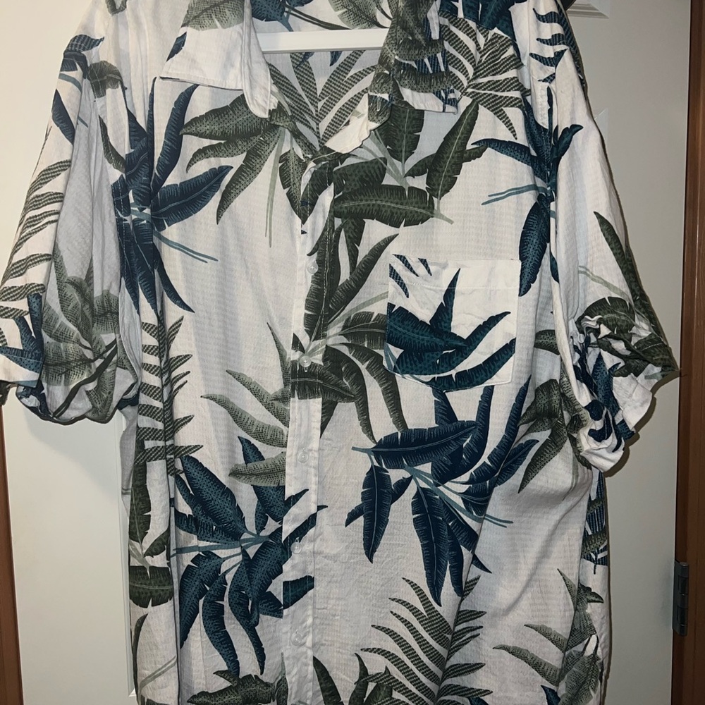 Haggar Men's Casual Button Down Shirt - Green and Blue Leaf Print